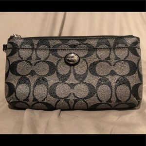 Women’s wristlet